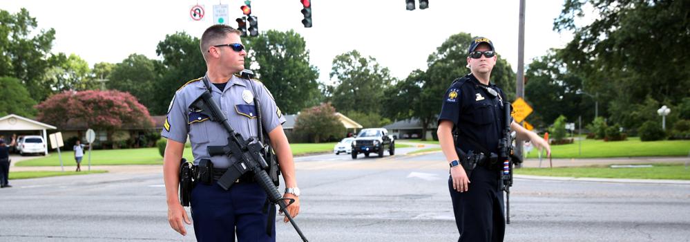 Agentes desplegados en Baton Rouge. 