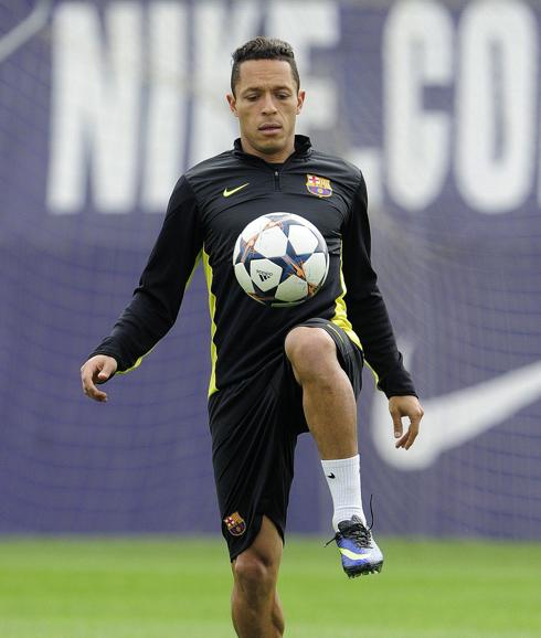 Adriano Correia, durante un entrenamiento con el FC Barcelona. 