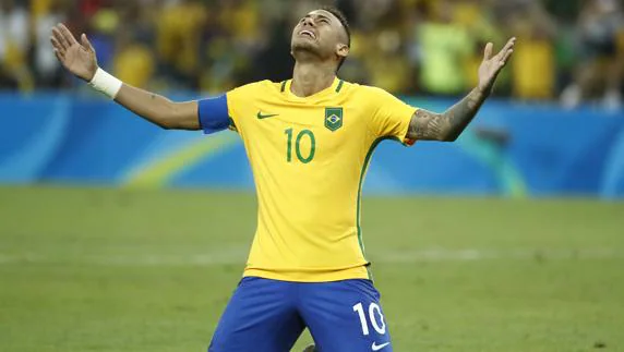 Neymar celebra el campeonato. 