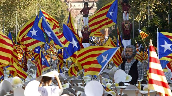 Concentración de esteladas, durante la Diada.