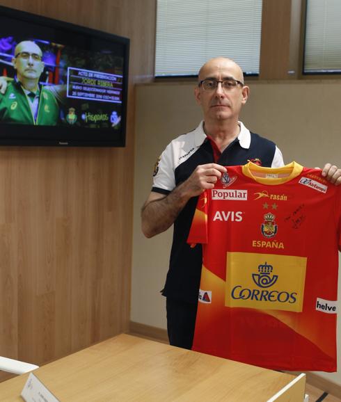 Ribera posa tras su presentación somo seleccionador español. 