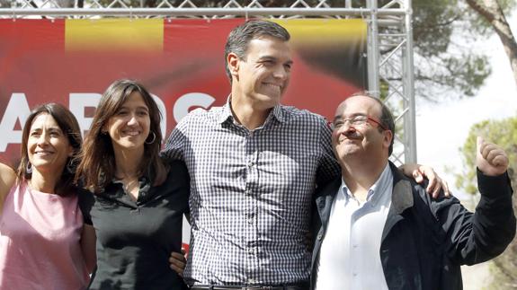 Pedro Sánchez e Iceta en un acto del PSC con motivo de la fiesta de la Rosa.