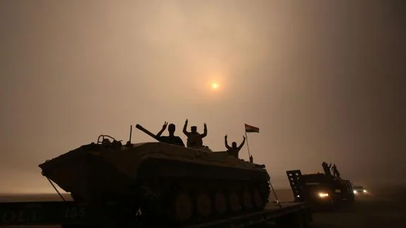 Tanque iraquí participa en la ofensiva contra el Estado Islámico