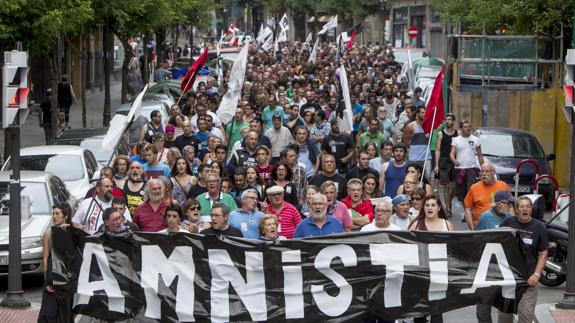 Manifestación en las calles de Bilbao en demanda de la amnistia para los presos de ETA.