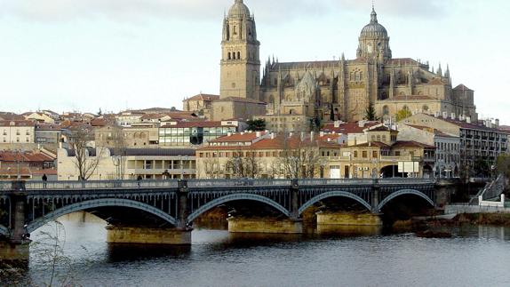 El río Tormes a su paso por Salamanca.