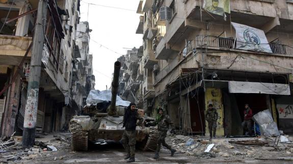 Calles y edificios destruidos por las bombas en Alepo.