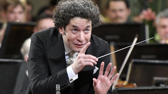 Dudamel dirige el famoso Concierto de Año Nuevo. 