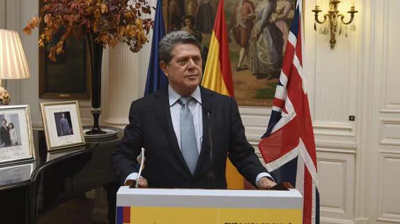 Federico Trillo anuncia su dimisión como embajador en Londres.