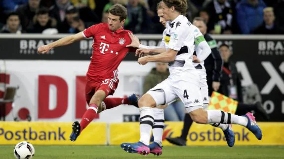 Müller dispara ante el Borussia. 