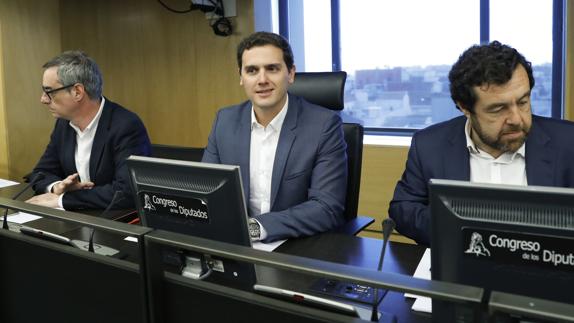 Albert Rivera, en el centro.