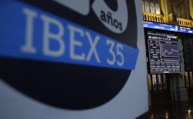 El Ibex-35 encaja el fiasco de May con una subida del 0,23%