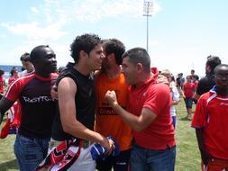 Los jugadores celebran el ascenso a Segunda B. /IDEAL