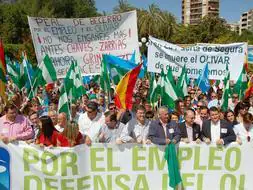 Un millar de jienenses acuden a la manifestación por el empleo convocada por el PP /ESTHER MUÑOZ