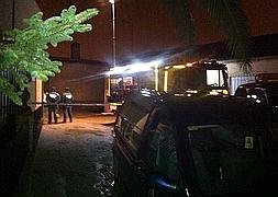 Cordón policial en el lugar donde se ha producido el hundimiento. /J. J. Pérez