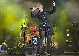 Rosa y sus cuatro músicos lograron un ambiente íntimo, pero animado, en el espectáculo. :: ALFREDO AGUILAR