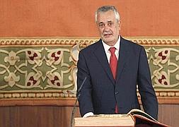 Griñán, durante la toma de posesión como presidente de la Junta. / EFE