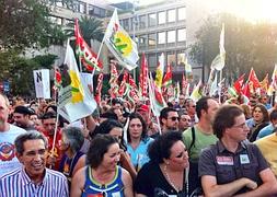 La manifestación está encabezada por miembros de Izquierda Unida :: RAMÓN L. PÉREZ