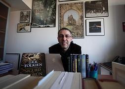 Eduardo Segura, en us despacho de la Facultad de Filosofía y Letras de la UGR :: J. E. C.