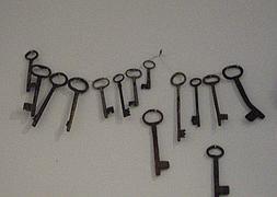 Hallar en los caminos 'tesoros' de todo tipo es una de las recompensas que propone la asociación y la editorial. :: IDEAL