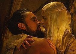 Juego de Tronos: Khal Drogo resucita y besa a Daenerys
