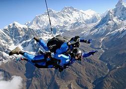 'Subir' al Everest en paracaídas