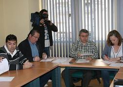 Firma del convenio del campo esta mañana :: IDEAL