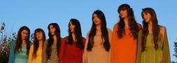'Flos Mariae': Siete hermanas crean un grupo de música católica e incendian la red con sus canciones