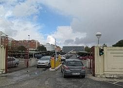 En la actualidad, las barreras del parking se abren automáticamente si hay plazas libres. :: M. L.