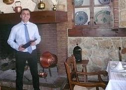 Pato Loco. Javier Núñez en su restaurante alhameño. :: P. AMATE