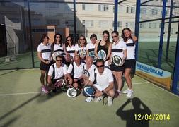 Equipos masculino y femenino del Club Deportivo Maristas. :: IDEAL
