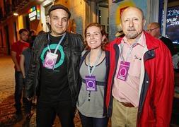 Los tres candidatos granadinos de Podemos en la noche del domingo.:: A. AGUILAR
