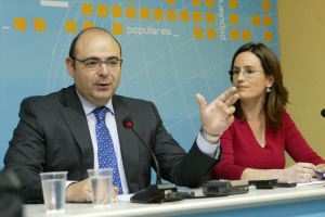 Sebastián Pérez presentó a la candidata que dará un «estímulo nuevo al partido». /JUAN ORTIZ