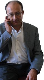 CONSEJERO. Martín Soler habla por su teléfono móvil. /IDEAL