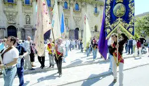 HERMANDAD. Integrantes de la cofradía de Colomera y Jaén, ayer en la capital.