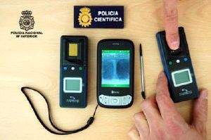 La Policía estrena un dispositivo móvil de identificación dactilar