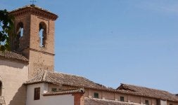 Reciente derrumbe en el tejado de la iglesia de San Jerónimo. /JOSÉ UTRERA