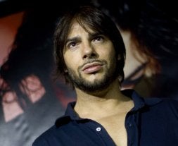 «Soy el reflejo de una vida sana», dice Joaquín Cortés. Arriba, con su novia Carla Pereyra. / IGNACIO GIL