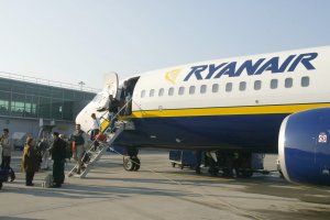 Avión de Ryanair en el Federico García Lorca. /IDEAL