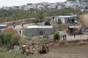 Máquinas trabajan para localizar el cuerpo de Marta. / EFE