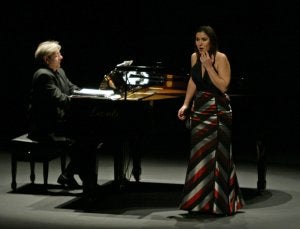 Antonio López y María Eugenia Boix durante su intervención en el Festival de Ópera, en el Infanta Leonor. F. J. C.