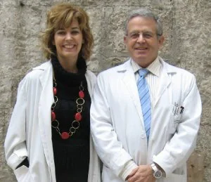 Germaine Escames y Darío Acuña Castroviejo, investigadores de la Universidad de Granada. :: IDEAL