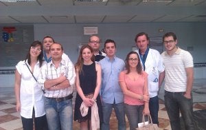 Participantes en el curso de patología mamaria, junto con dos de los profesores cirujanos. :: IDEAL