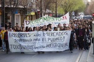 El movimiento 15M de Granada se manifestó contra las reformas