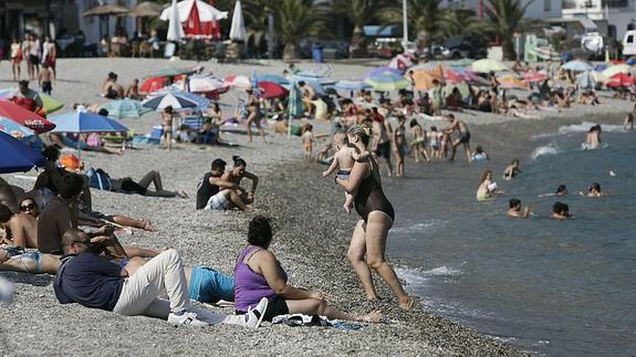 Las playas motrileñas reciben cuatro banderas azules
