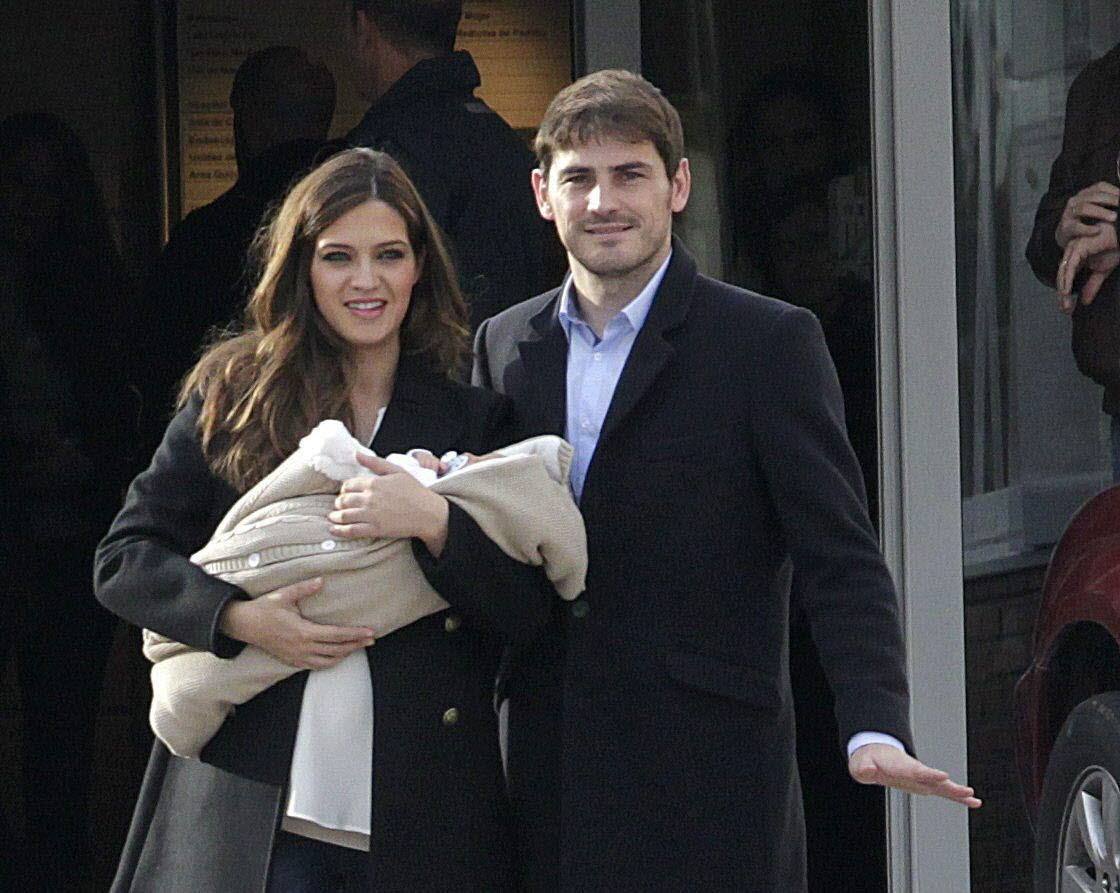 Iker y Sara bautizan a su hijo