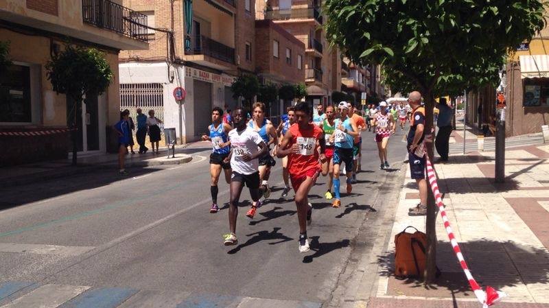 Más de 350 atletas participan en la XI Milla de la calle Ancha