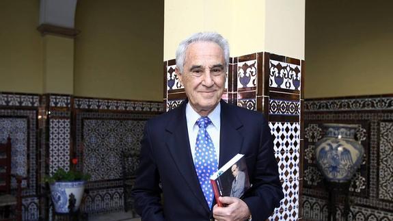 José María Carrascal, en la presentación de uno de sus libros. 