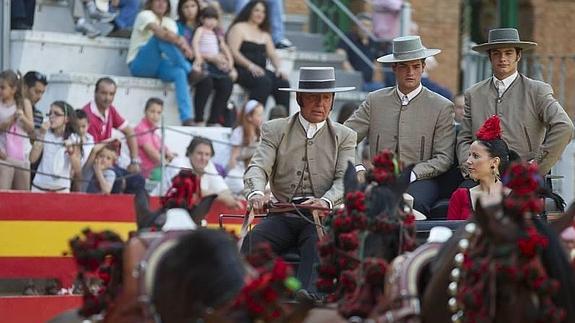 Uno de los enganches de la exhibición en la plaza de toros. 