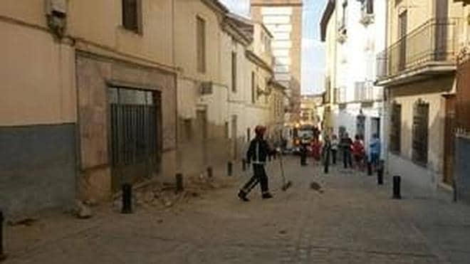 Tres menores resultan heridas por la caída de una cornisa en Guadix