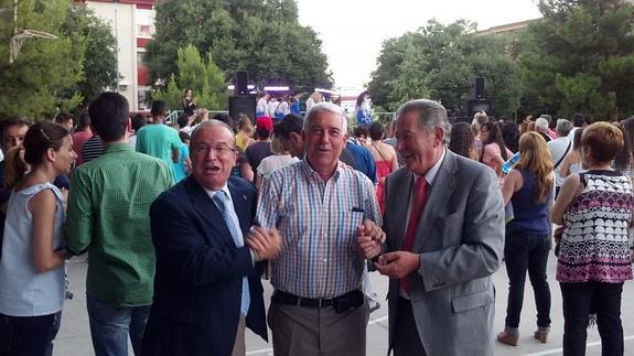 Homenaje a los concejales en las fiestas de Parque Nueva Granada
